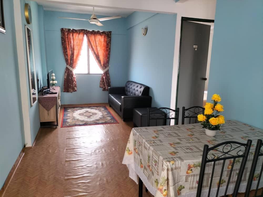 Khairul Homestay Pangsapuri Sutera Seberang Jaya Kampong Telok  Exterior photo
